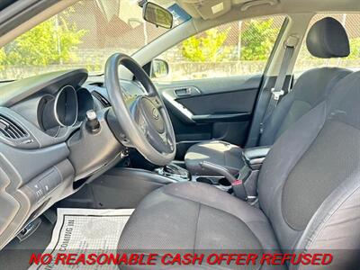 2012 Kia Forte5 EX   - Photo 8 - St. Louis, MO 63116