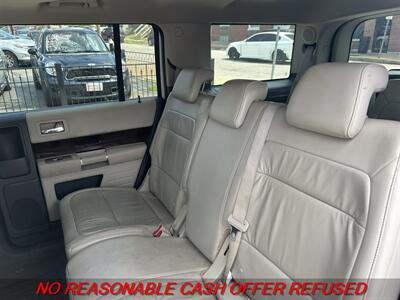 2011 Ford Flex SEL   - Photo 8 - St. Louis, MO 63116