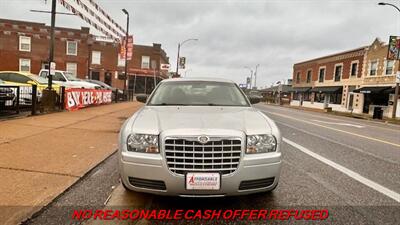 2009 Chrysler 300 Series LX - Photo 8 - St. Louis, MO 63116
