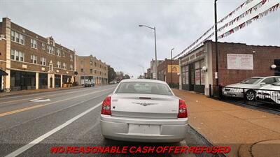 2009 Chrysler 300 Series LX - Photo 4 - St. Louis, MO 63116