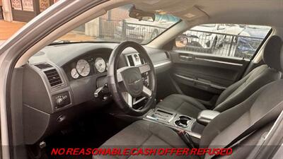 2009 Chrysler 300 Series LX - Photo 9 - St. Louis, MO 63116