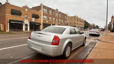 2009 Chrysler 300 Series LX - Photo 5 - St. Louis, MO 63116