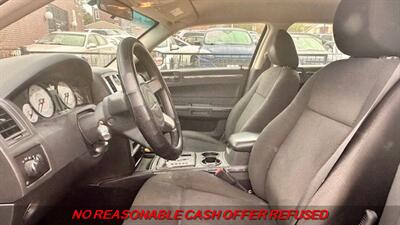 2009 Chrysler 300 Series LX - Photo 10 - St. Louis, MO 63116