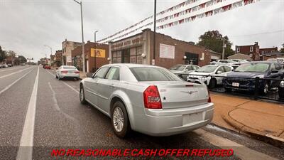 2009 Chrysler 300 Series LX - Photo 3 - St. Louis, MO 63116