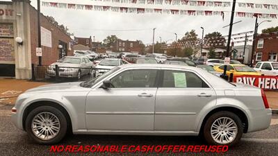 2009 Chrysler 300 Series LX - Photo 2 - St. Louis, MO 63116
