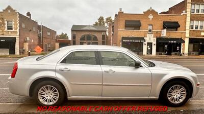 2009 Chrysler 300 Series LX - Photo 6 - St. Louis, MO 63116