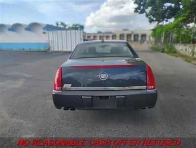 2010 Cadillac DTS Premium Collection   - Photo 4 - St. Louis, MO 63116
