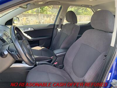 2011 Kia Forte5 SX   - Photo 10 - St. Louis, MO 63116