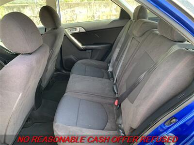 2011 Kia Forte5 SX   - Photo 11 - St. Louis, MO 63116