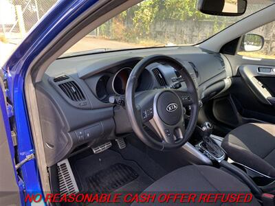 2011 Kia Forte5 SX   - Photo 9 - St. Louis, MO 63116
