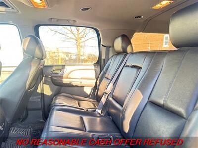 2012 Chevrolet Suburban LT - Photo 11 - St. Louis, MO 63116