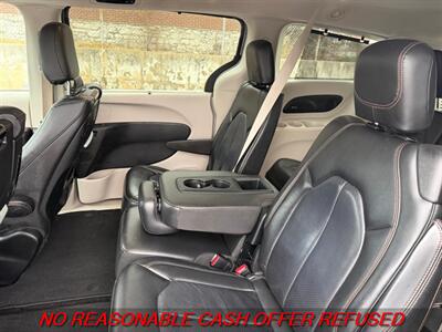 2017 Chrysler Pacifica Touring-L Plus   - Photo 11 - St. Louis, MO 63116