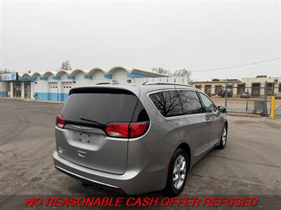 2017 Chrysler Pacifica Touring-L Plus   - Photo 5 - St. Louis, MO 63116