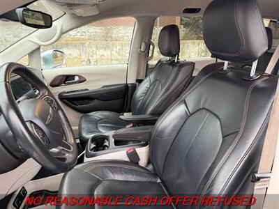2017 Chrysler Pacifica Touring-L Plus   - Photo 10 - St. Louis, MO 63116