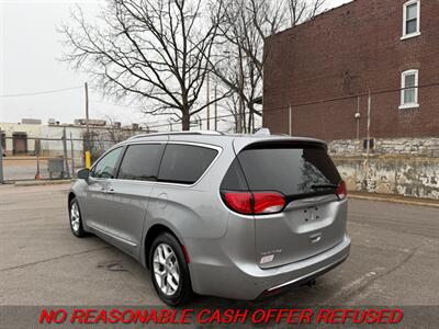 2017 Chrysler Pacifica Touring-L Plus   - Photo 3 - St. Louis, MO 63116