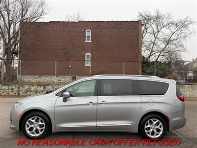 2017 Chrysler Pacifica Touring-L Plus   - Photo 2 - St. Louis, MO 63116