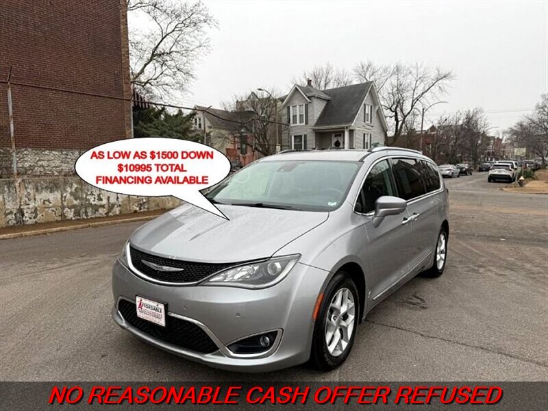 2017 Chrysler Pacifica Touring-L Plus   - Photo 1 - St. Louis, MO 63116