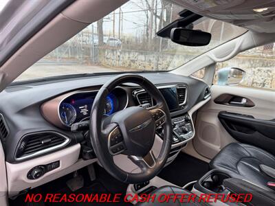 2017 Chrysler Pacifica Touring-L Plus - Photo 9 - St. Louis, MO 63116