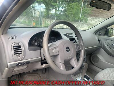 2005 Chevrolet Malibu Maxx LS   - Photo 9 - St. Louis, MO 63116