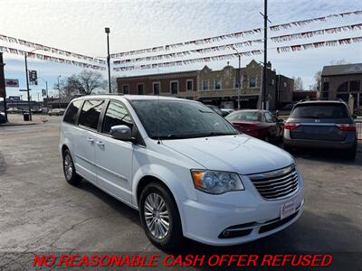 2015 Chrysler Town & Country Touring-L   - Photo 7 - St. Louis, MO 63116