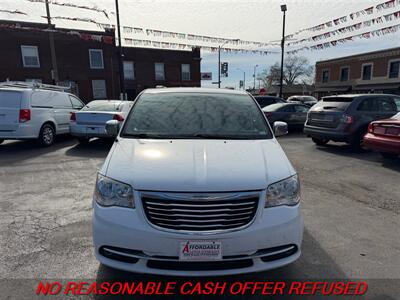 2015 Chrysler Town & Country Touring-L   - Photo 8 - St. Louis, MO 63116
