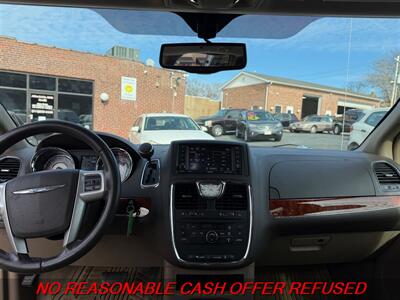 2015 Chrysler Town & Country Touring-L   - Photo 13 - St. Louis, MO 63116