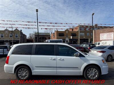 2015 Chrysler Town & Country Touring-L   - Photo 6 - St. Louis, MO 63116