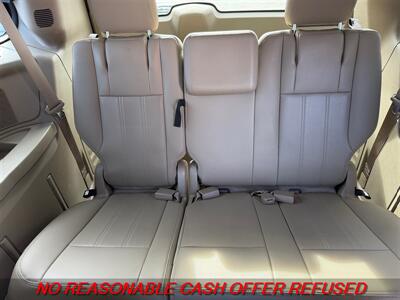 2015 Chrysler Town & Country Touring-L   - Photo 12 - St. Louis, MO 63116