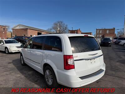 2015 Chrysler Town & Country Touring-L   - Photo 3 - St. Louis, MO 63116
