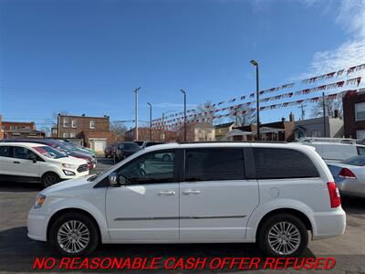 2015 Chrysler Town & Country Touring-L   - Photo 2 - St. Louis, MO 63116
