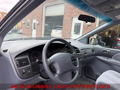 2000 Toyota Sienna LE   - Photo 9 - St. Louis, MO 63116