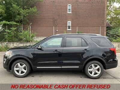 2017 Ford Explorer XLT   - Photo 2 - St. Louis, MO 63116