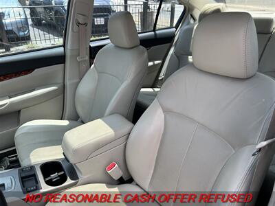 2011 Subaru Legacy 2.5i Limited   - Photo 8 - St. Louis, MO 63116