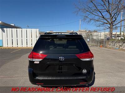 2011 Toyota Sienna XLE 8-Passenger   - Photo 4 - St. Louis, MO 63116