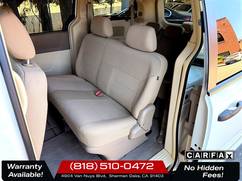 2008 Chrysler Town & Country LX - Photo 17 - Sherman Oaks, CA 91403-1701