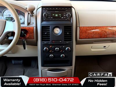 2008 Chrysler Town & Country LX - Photo 11 - Sherman Oaks, CA 91403-1701