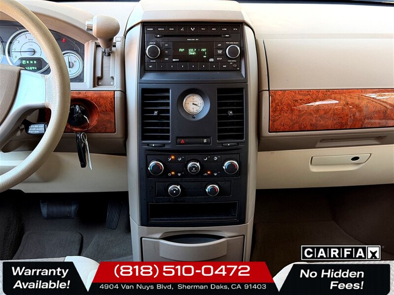 2008 Chrysler Town & Country LX - Photo 11 - Sherman Oaks, CA 91403-1701