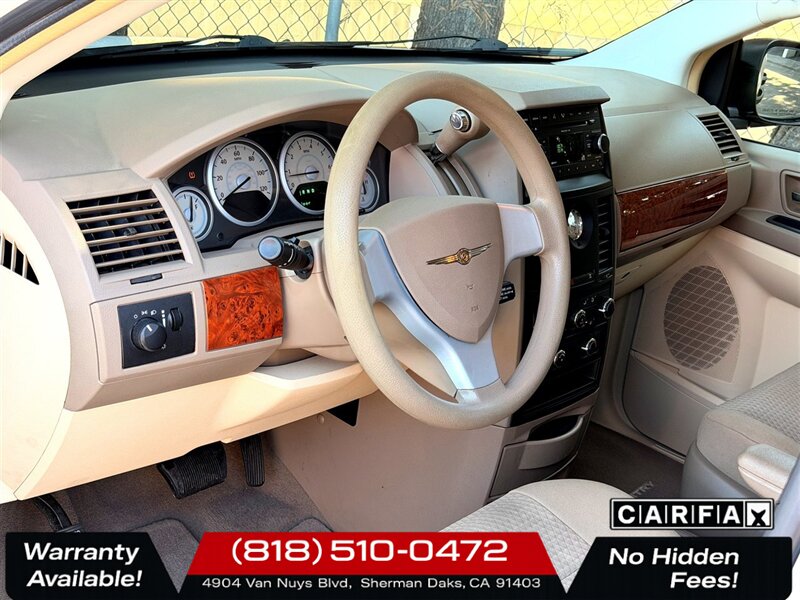2008 Chrysler Town & Country LX - Photo 12 - Sherman Oaks, CA 91403-1701