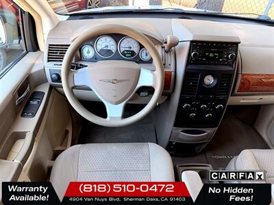 2008 Chrysler Town & Country LX - Photo 10 - Sherman Oaks, CA 91403-1701