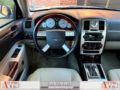 2005 Chrysler 300 Series   - Photo 12 - Sherman Oaks, CA 91403-1701