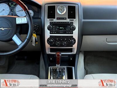 2005 Chrysler 300 Series   - Photo 13 - Sherman Oaks, CA 91403-1701