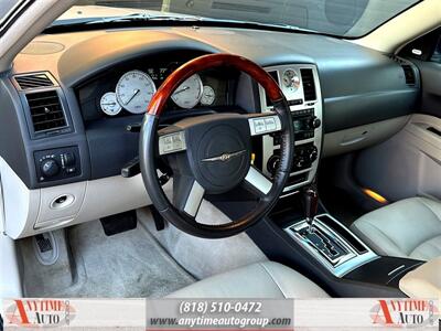 2005 Chrysler 300 Series   - Photo 15 - Sherman Oaks, CA 91403-1701