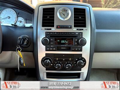 2005 Chrysler 300 Series   - Photo 18 - Sherman Oaks, CA 91403-1701