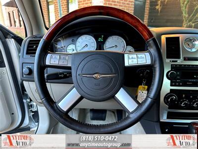 2005 Chrysler 300 Series   - Photo 21 - Sherman Oaks, CA 91403-1701