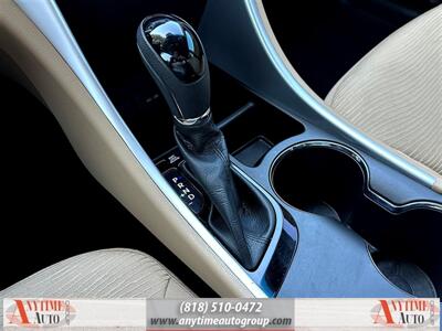 2015 Hyundai SONATA Hybrid   - Photo 18 - Sherman Oaks, CA 91403-1701