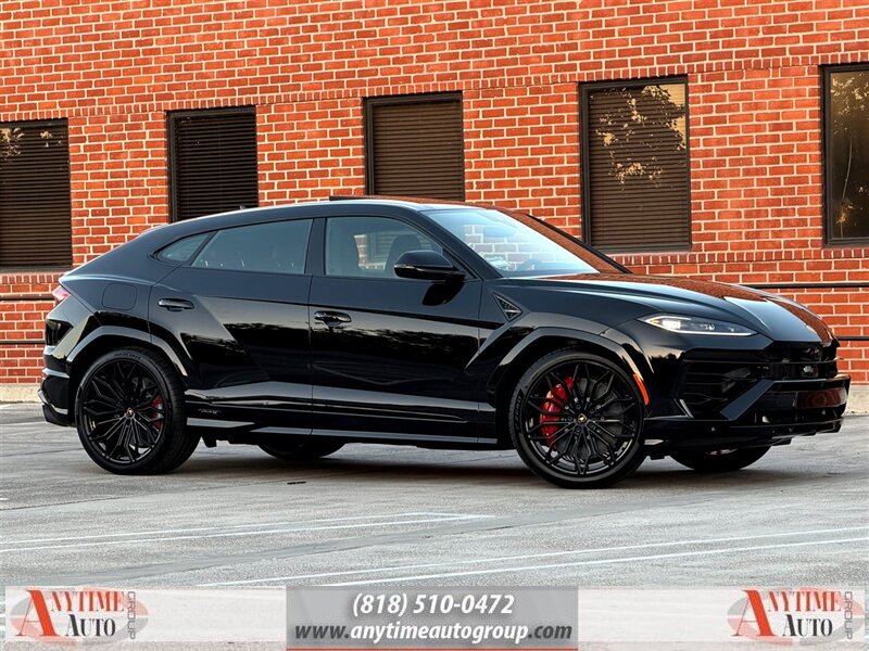 2025 Lamborghini Urus SE  