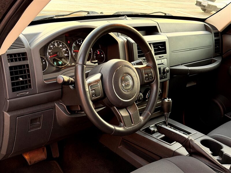 2012 Jeep Liberty Sport - Photo 13 - Sherman Oaks, CA 91403-1701