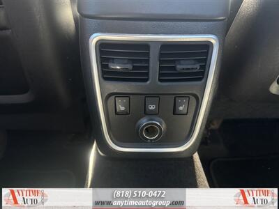2014 Chrysler 300C   - Photo 11 - Sherman Oaks, CA 91403-1701