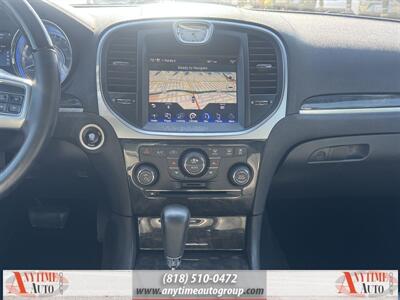 2014 Chrysler 300C   - Photo 9 - Sherman Oaks, CA 91403-1701