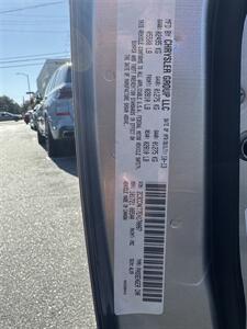 2014 Chrysler 300C   - Photo 15 - Sherman Oaks, CA 91403-1701